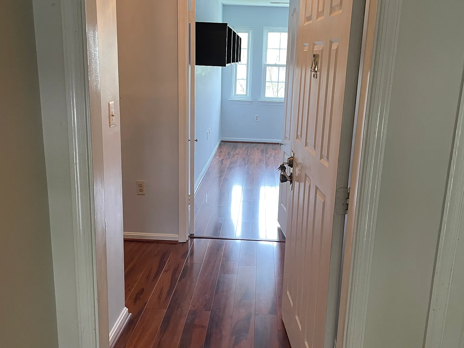 3 bed, 1090 sqft, $2,350 — Photo 2