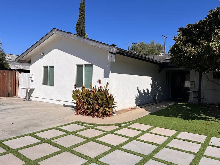 18617 Community St — Photo 9