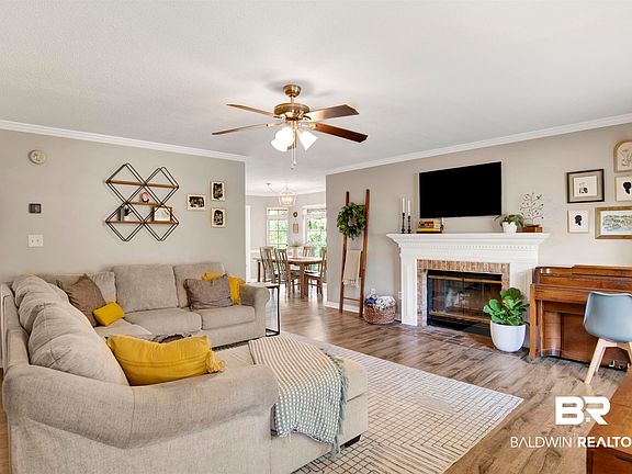 3rd image of 107 Boosketuh Cir