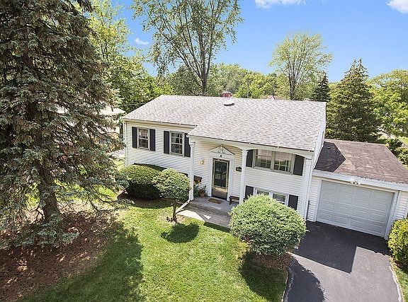 2nd image of 4 S Spruce Ln