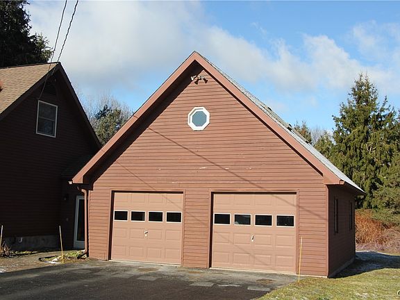 3rd image of 2841 Johnnycake Hill Rd