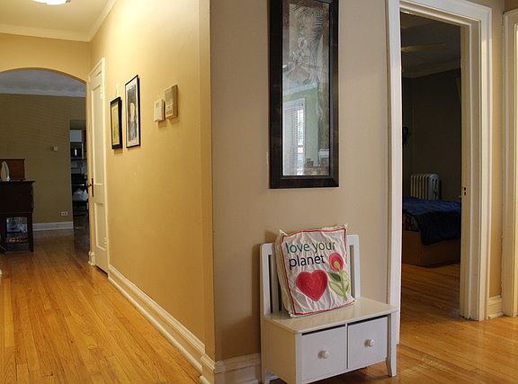 4th image of 6056 N Claremont Ave APT 1N