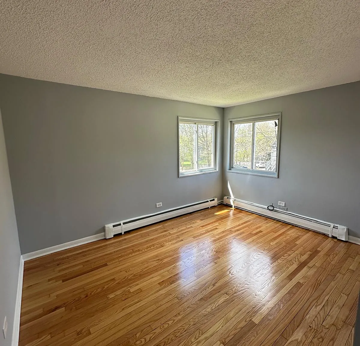 2 bed, 1000 sqft, $1,350 — Photo 2