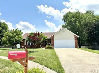 18 Sandstone Ct, Troy, IL