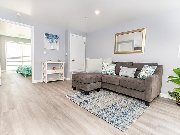 4th image of 4302 Elizabeth St #3