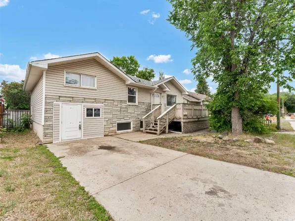 112 S 8th St SW, Medicine Hat, AB T1A 4L6