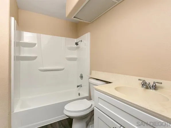 1438 Golfcrest Pl, Vista, CA 92081