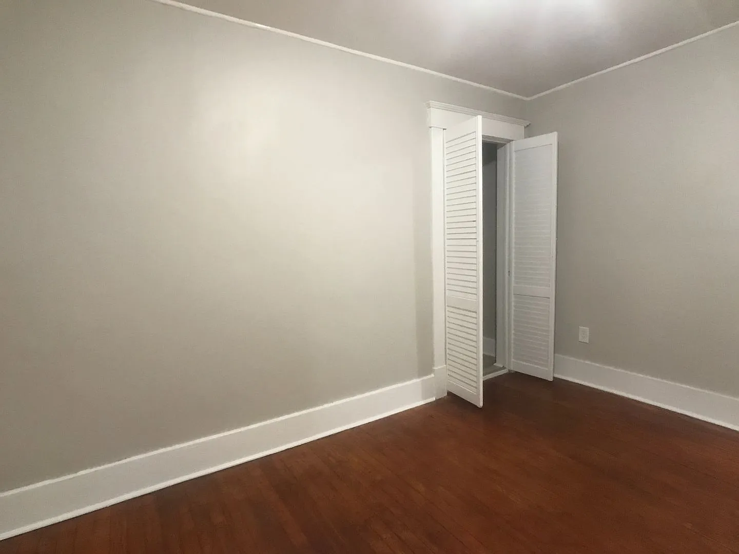 Hassle-Free Move-In No Deposit + First Month Free! Three Bedroom Home Near Daffin Park — Photo 4
