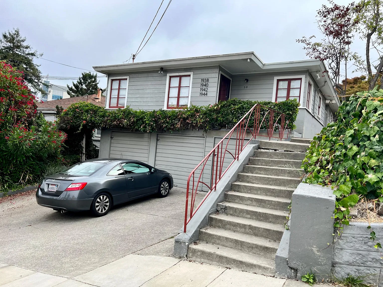 E 28th St, Oakland — Photo 2