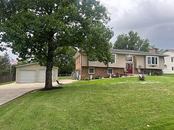 2nd image of 1006 Idylwild Dr #0