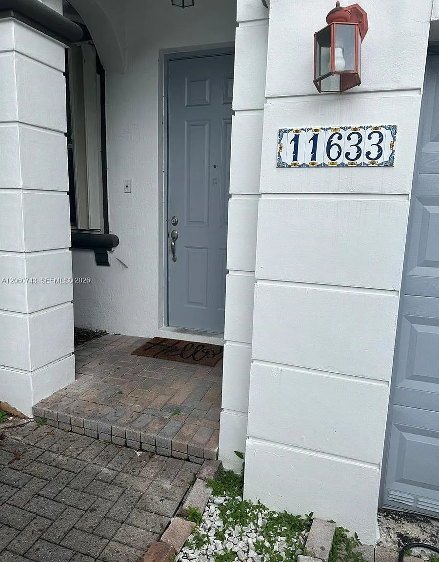 11633 NW 78th St — Photo 2