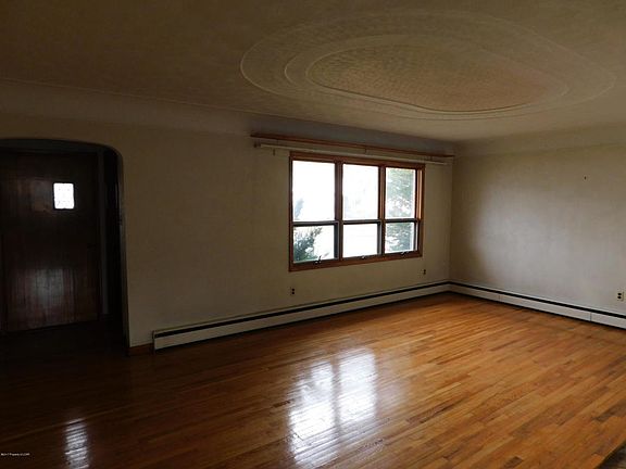 4th image of 140 Roosevelt St