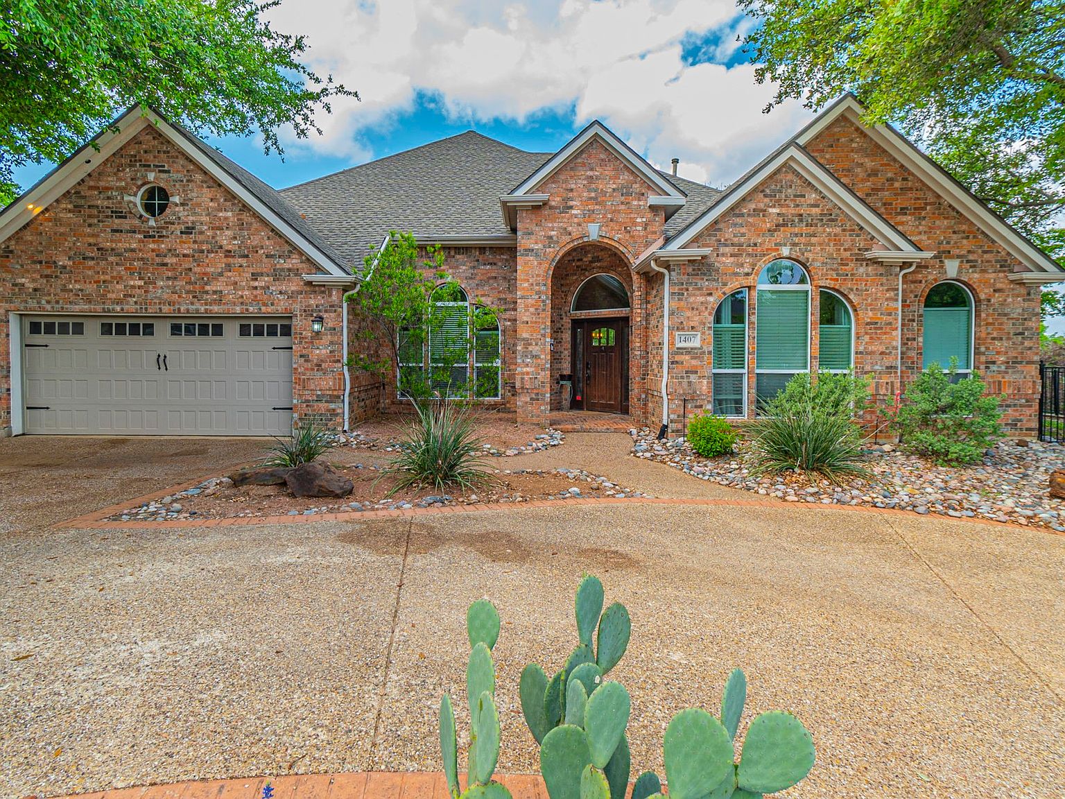 1407 Ballycastle Ln