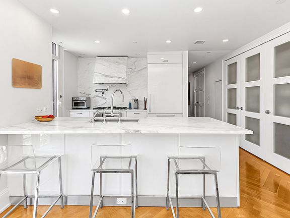 3rd image of 305 E 85th St #11C
