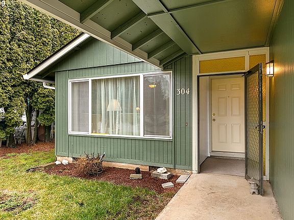 4th image of 304 SE 152nd Ct