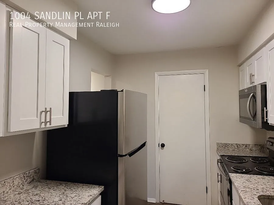 3 bed, 1.5 bath, 1044 sqft, $1,415 — Photo 2