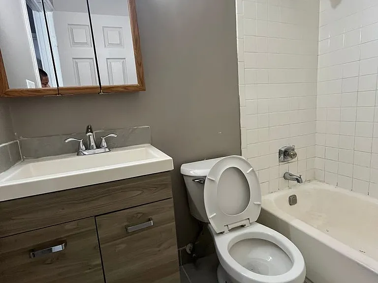 111 Pickwick Dr — Photo 21