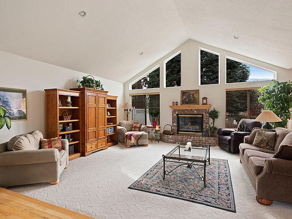 3rd image of 600 E Kokanee Dr