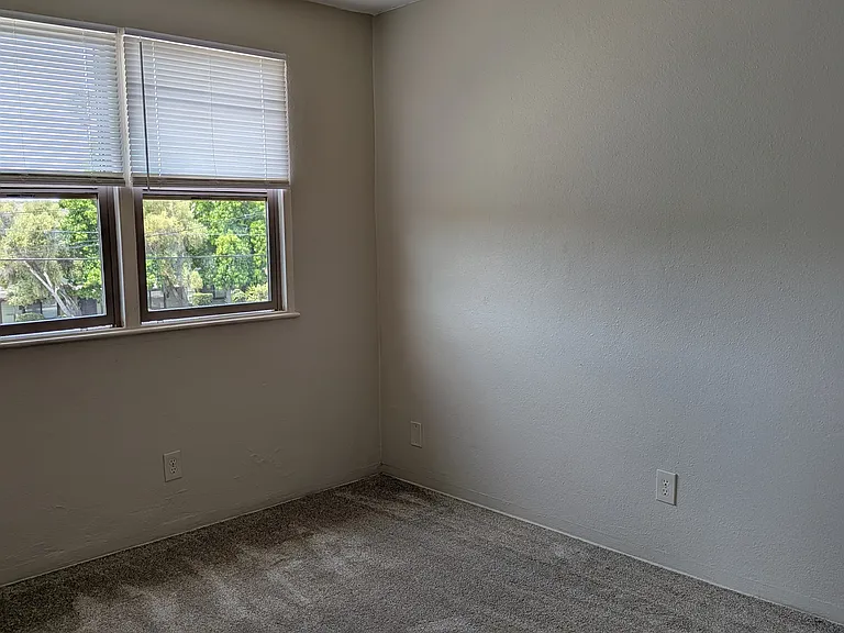 610 Union Ave #C — Photo 8