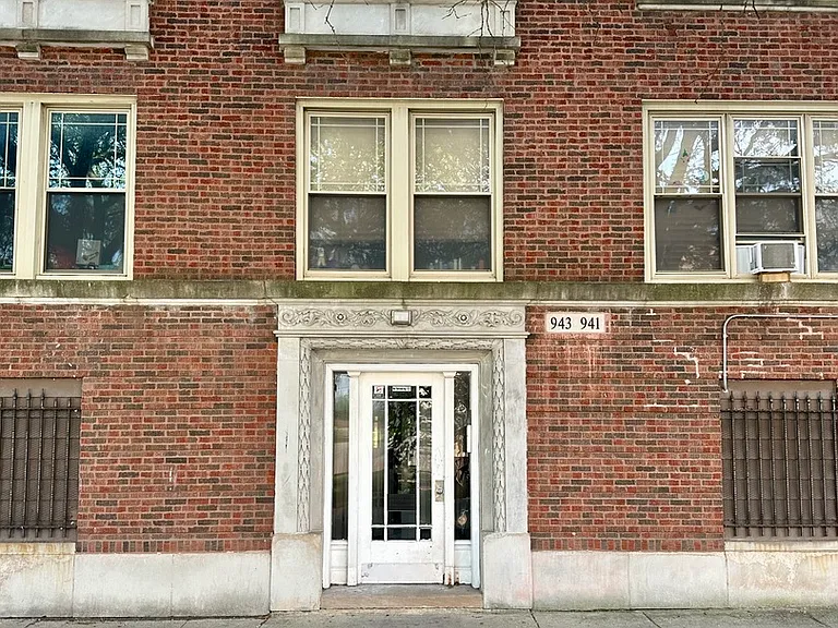 941 E Marquette Rd #3W — Photo 2
