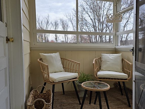 4th image of 932 Violet Ave #1