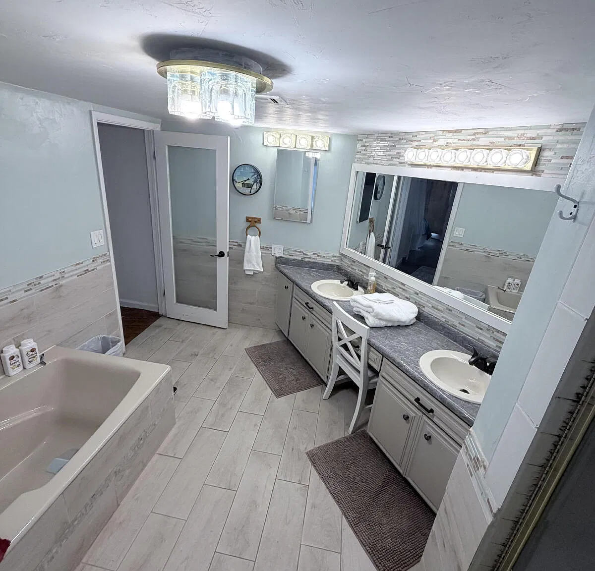 4 bed, 4.0 bath, 3434 sqft, $4,899 — Photo 3