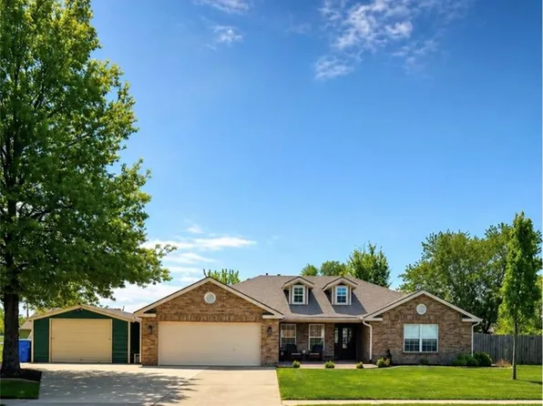 850 Myers Dr, Tonganoxie, KS 66086