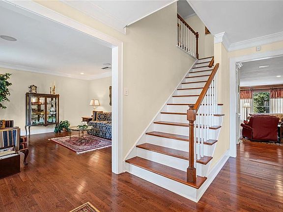 2nd image of 1517 Ridgeland Rd E