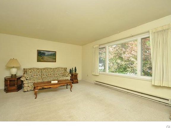 5th image of 406 Johnston Dr