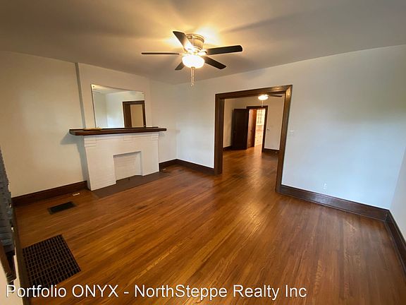 3rd image of 2886 N High St #6358419