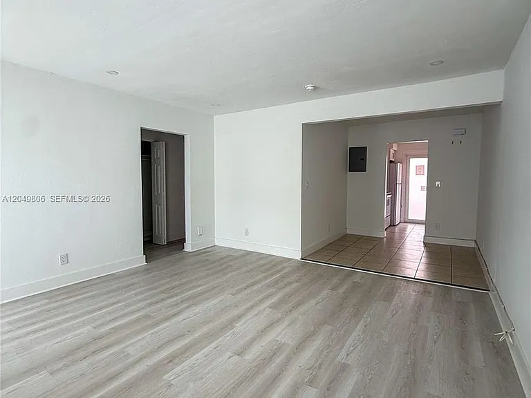 935 Bay Dr #9 — Photo 2