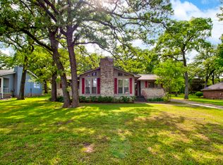 1222 Kiowa Dr W, Lake Kiowa, TX 76240