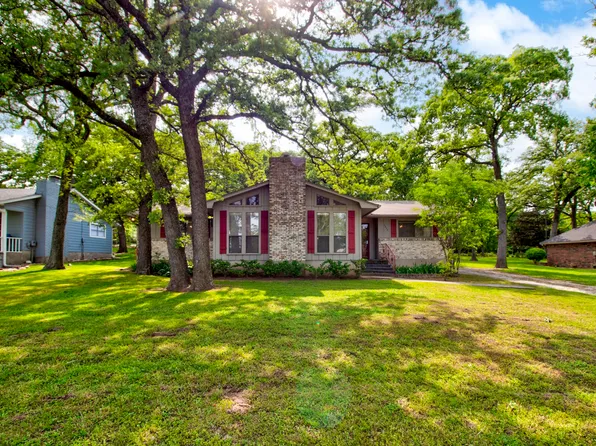 1222 Kiowa Dr W, Lake Kiowa, TX 76240