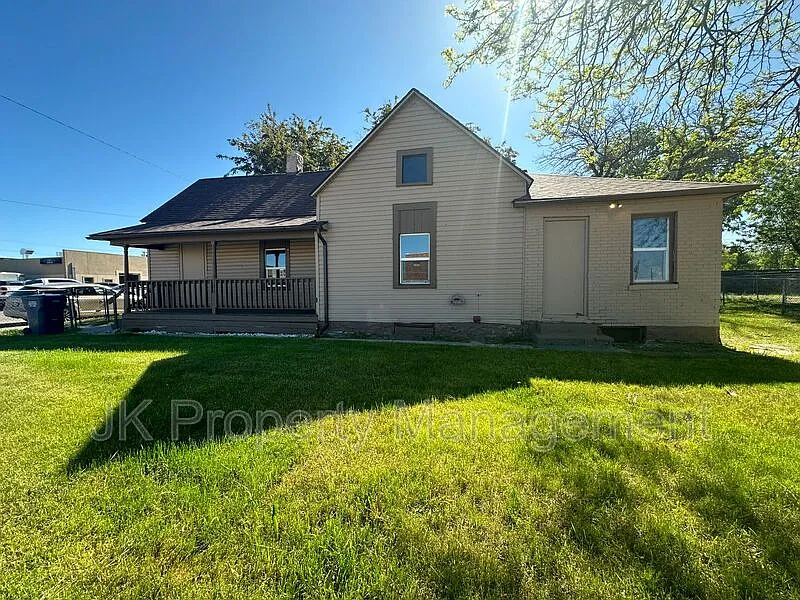 2 bed, 1.0 bath, 1000 sqft, $1,000 — Photo 2