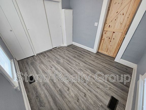 4th image of 25 N Soules St
