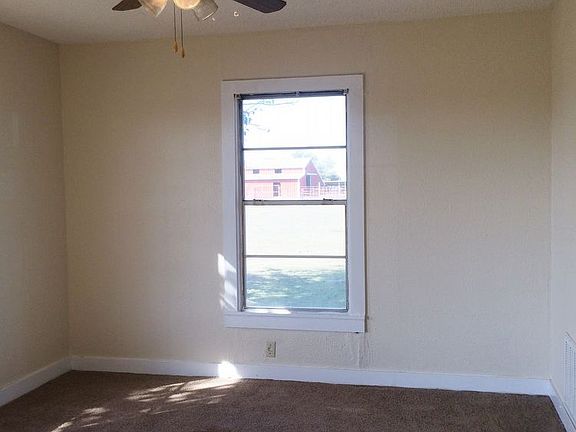 3rd image of 832 Quebe Ln
