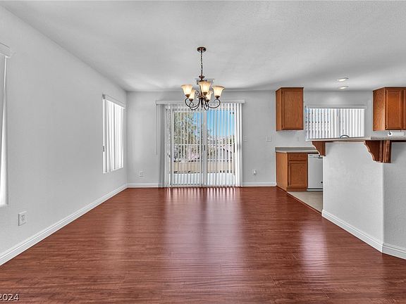 5th image of 11572 Stivali St