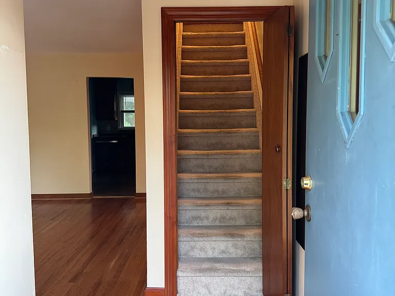 243 Donaldson Ave — Photo 2