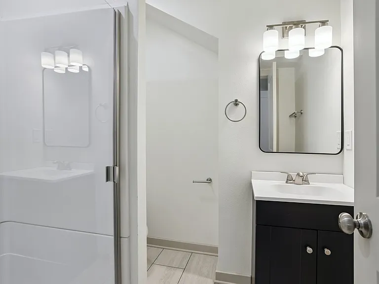 720 Spain St #2B — Photo 5