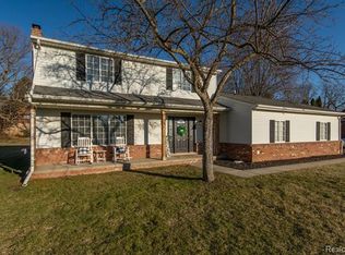 1374 Blaine Rd, Brighton, MI 48114