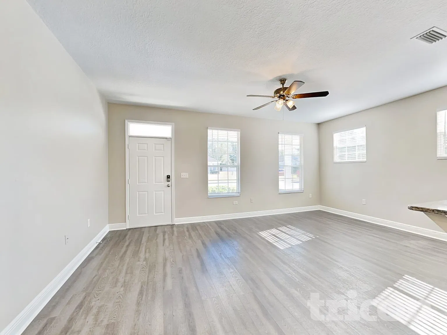 6435 Victorian Way Zephyrhills FL — Photo 3