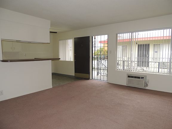 3rd image of 741 Orizaba Ave APT 7