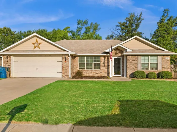 203 Mission Crest Cir, Lindale, TX 75771