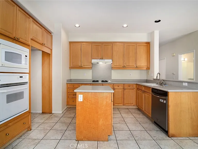 4597 El Capitan Pl — Photo 13