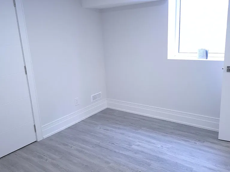 4 Porter Cres #BASEMENT — Photo 18