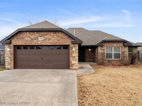 2203 Kelly Lynn Pl, Fayetteville, AR 72701