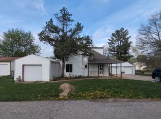 421 S 8th St, Albia, IA 52531
