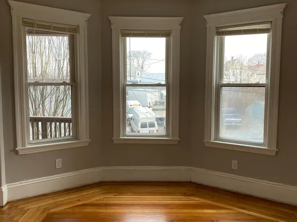 49 Hancock St #2, Salem, MA 01970