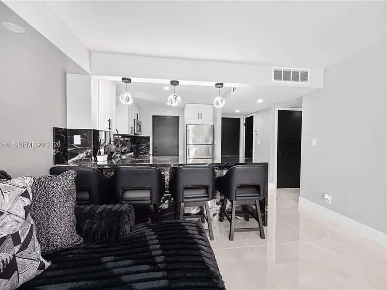 2302 S Cypress Bend Dr #306 — Photo 5