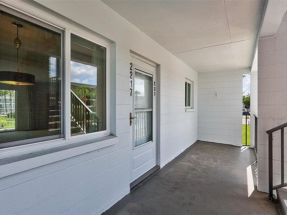 4th image of 2217 SUNSET DRIVE #E27